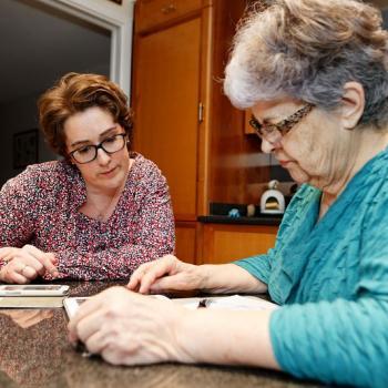 Accompagnement d'une personne âgée à son domicile