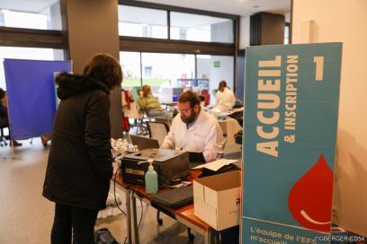 Don du sang à l'Hôtel du département - Agrandir l'image, fenêtre modale