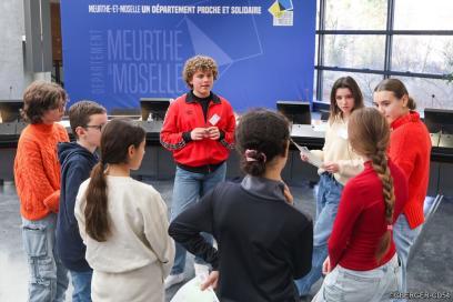 Tribune des collégiens - Agrandir l'image, fenêtre modale
