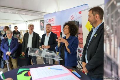 Signature de la charte agricole 2025 - Agrandir l'image, fenêtre modale