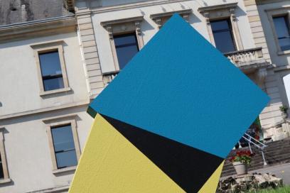 Logo du Département de Meurthe-et-Moselle devant l'Hôtel du Département - Agrandir l'image, fenêtre modale