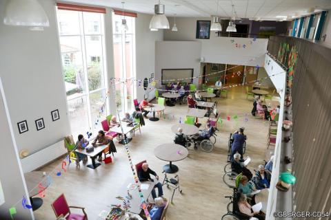 Salle commune dans un EHPAD